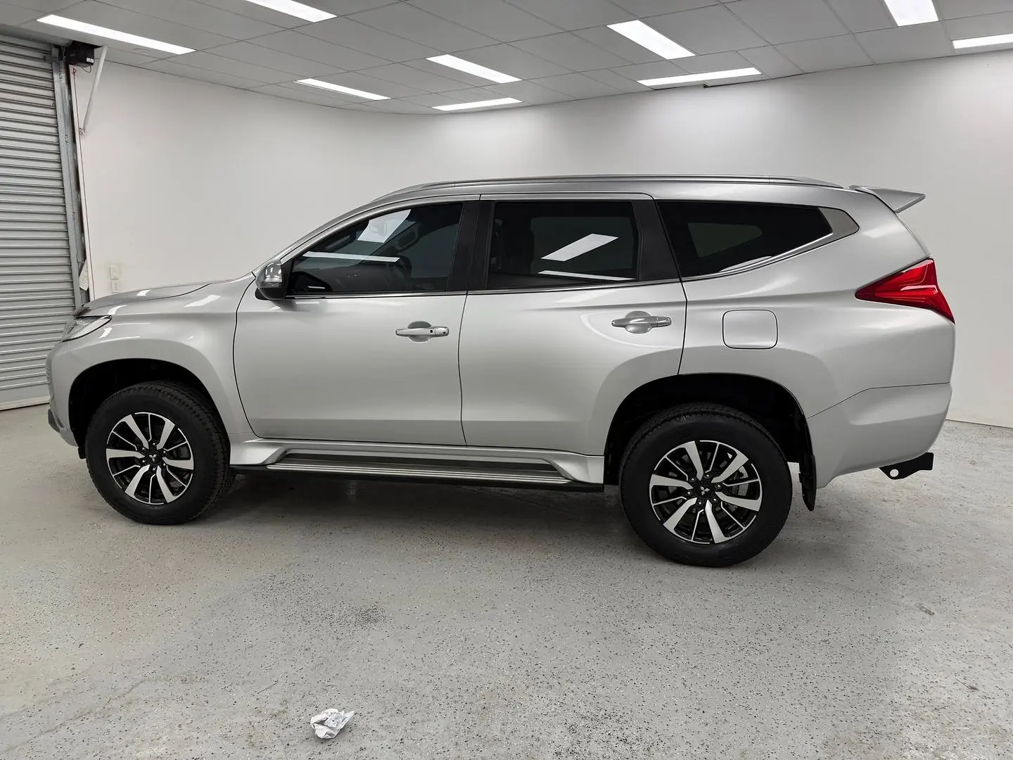 2016 Mitsubishi Pajero Sport Gallery Image 6