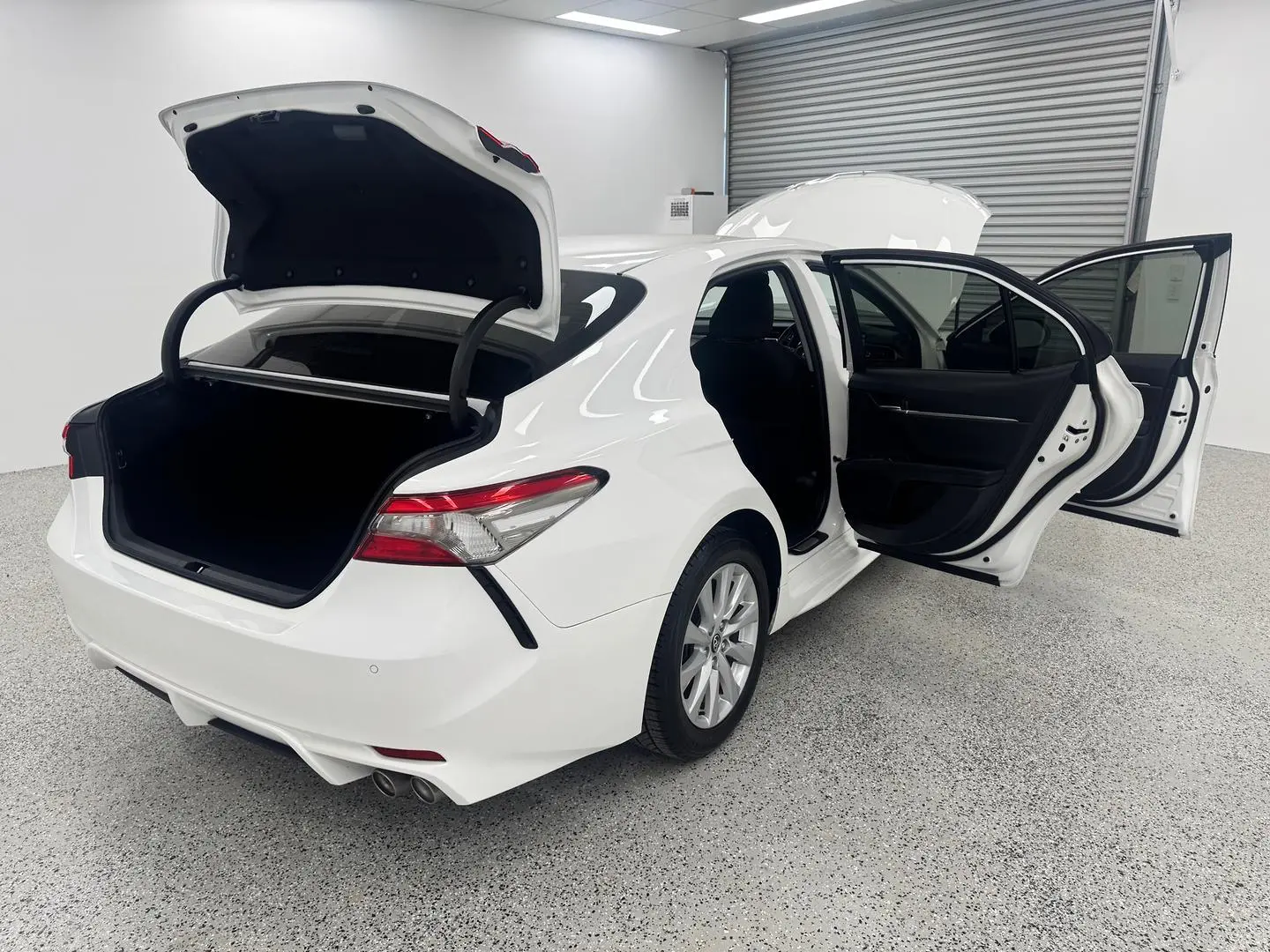 2019 Toyota Camry Gallery Image 9