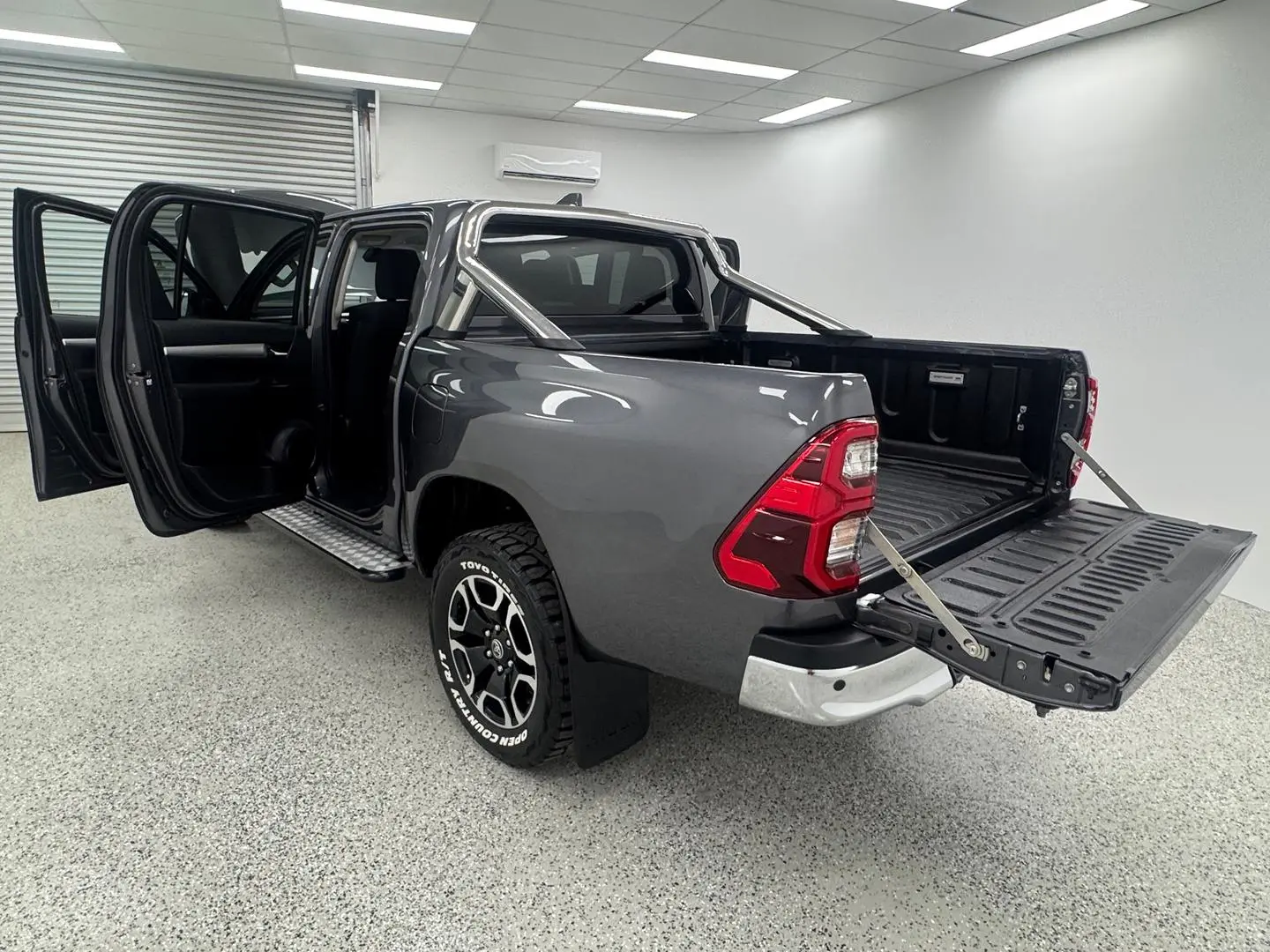 2022 Toyota Hilux Gallery Image 10