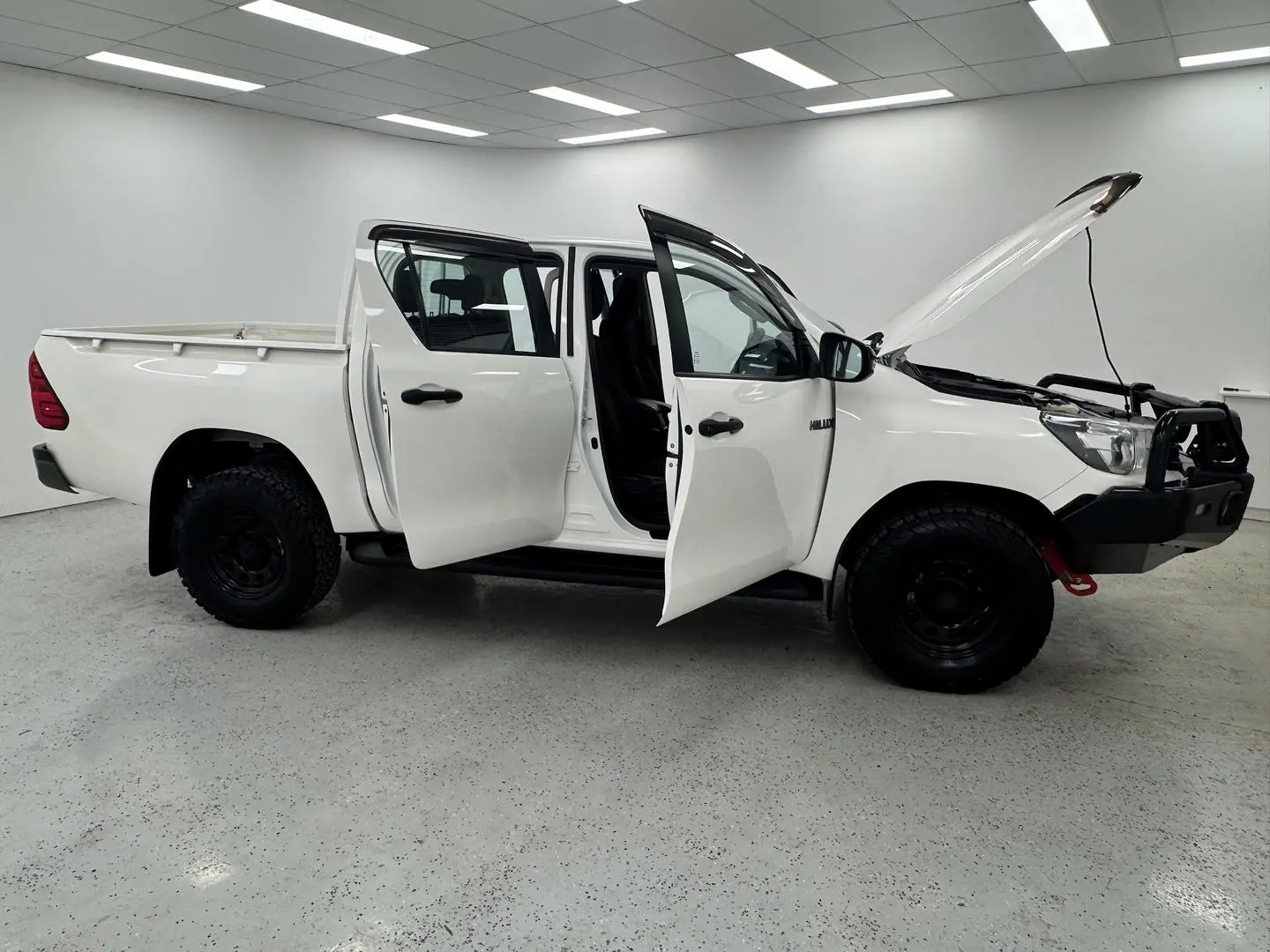2018 Toyota Hilux Gallery Image 8