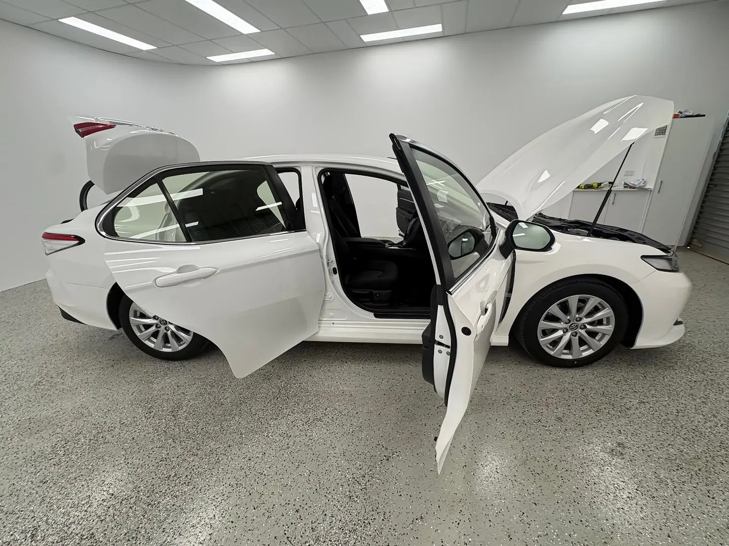 2019 Toyota Camry Gallery Image 10