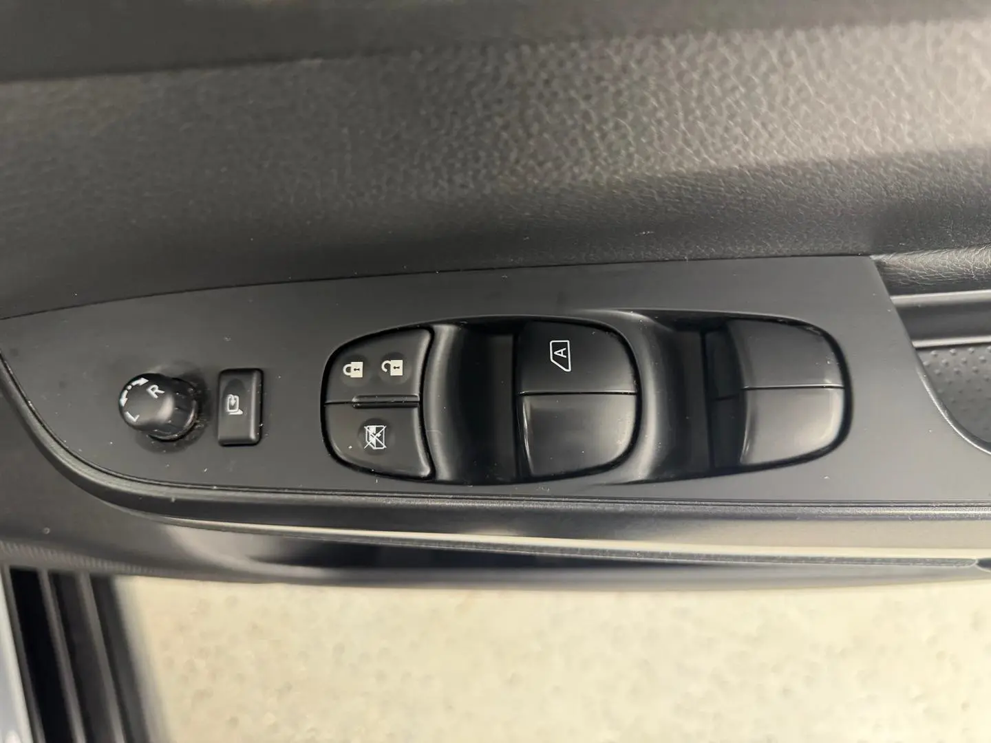 2021 Nissan Navara Gallery Image 16