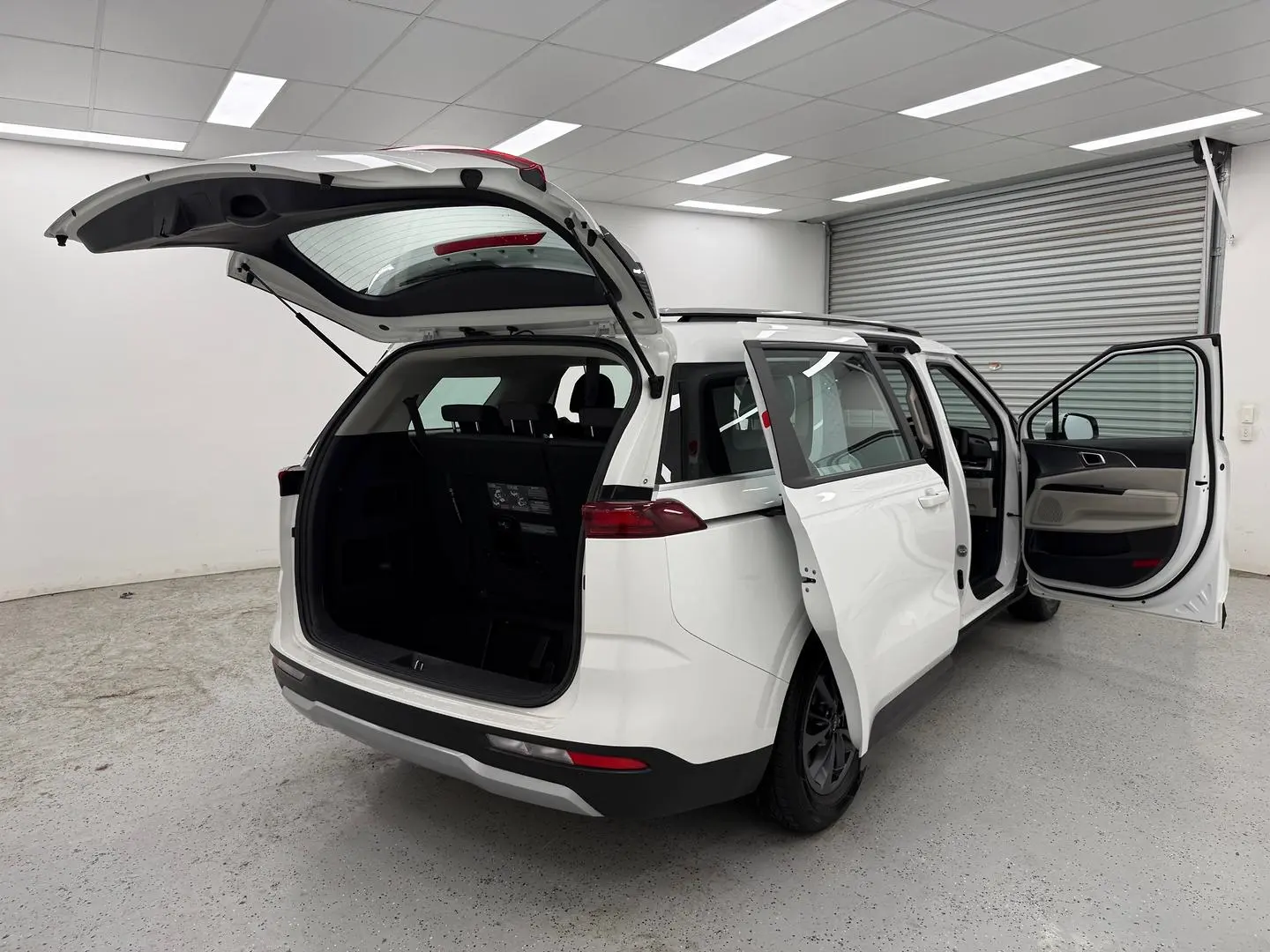 2023 Kia Carnival Gallery Image 15