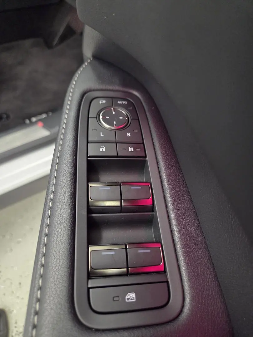 2025 Lexus RX Gallery Image 34