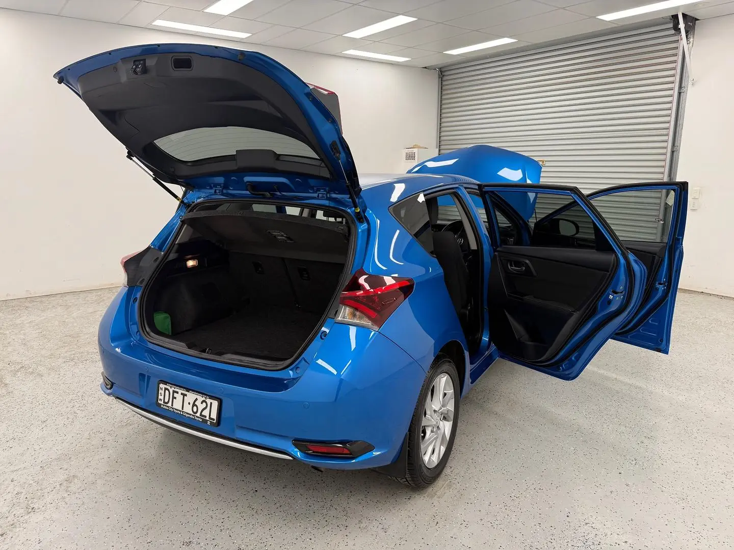 2016 Toyota Corolla Gallery Image 16