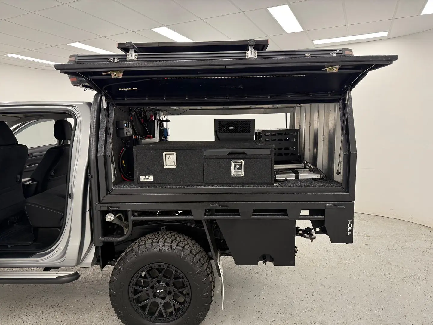 2022 Toyota Hilux Gallery Image 13
