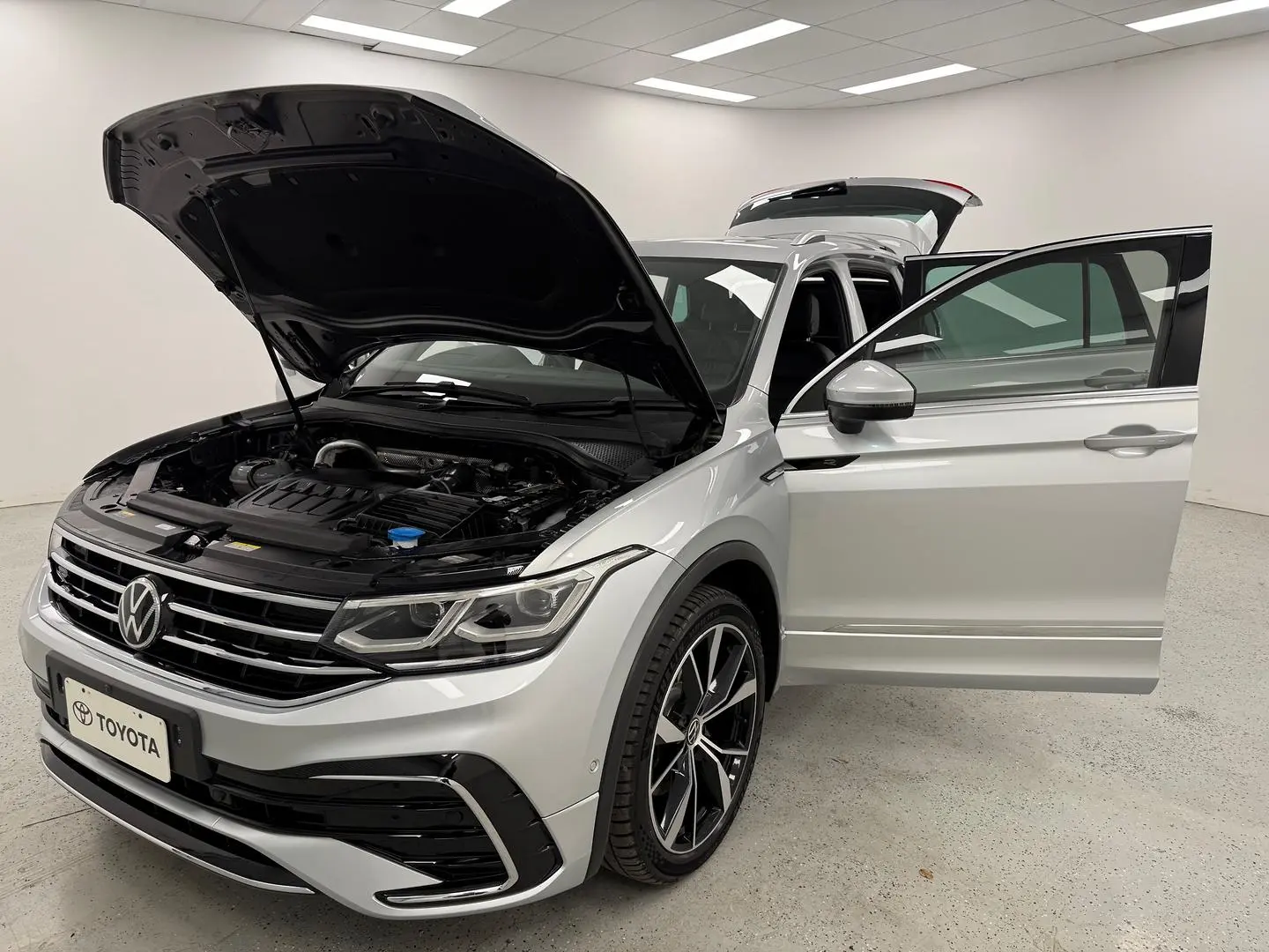 2021 Volkswagen Tiguan Gallery Image 8