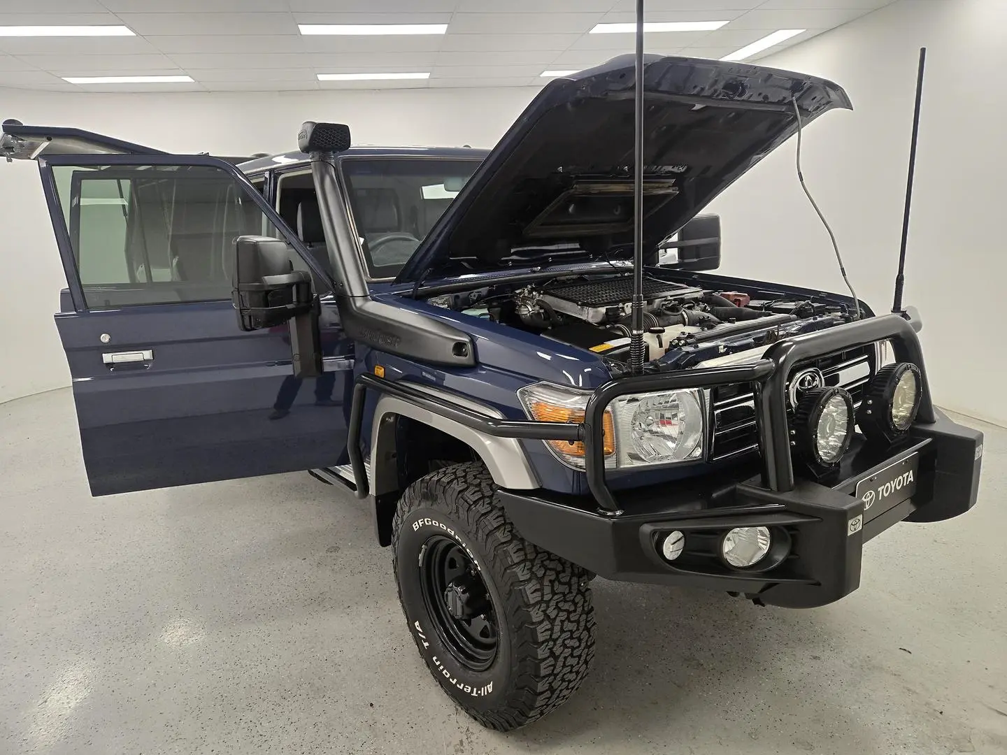 2020 Toyota Landcruiser Gallery Image 8