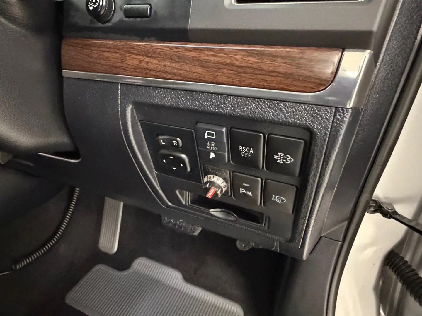 2018 Toyota Landcruiser Gallery Image 21