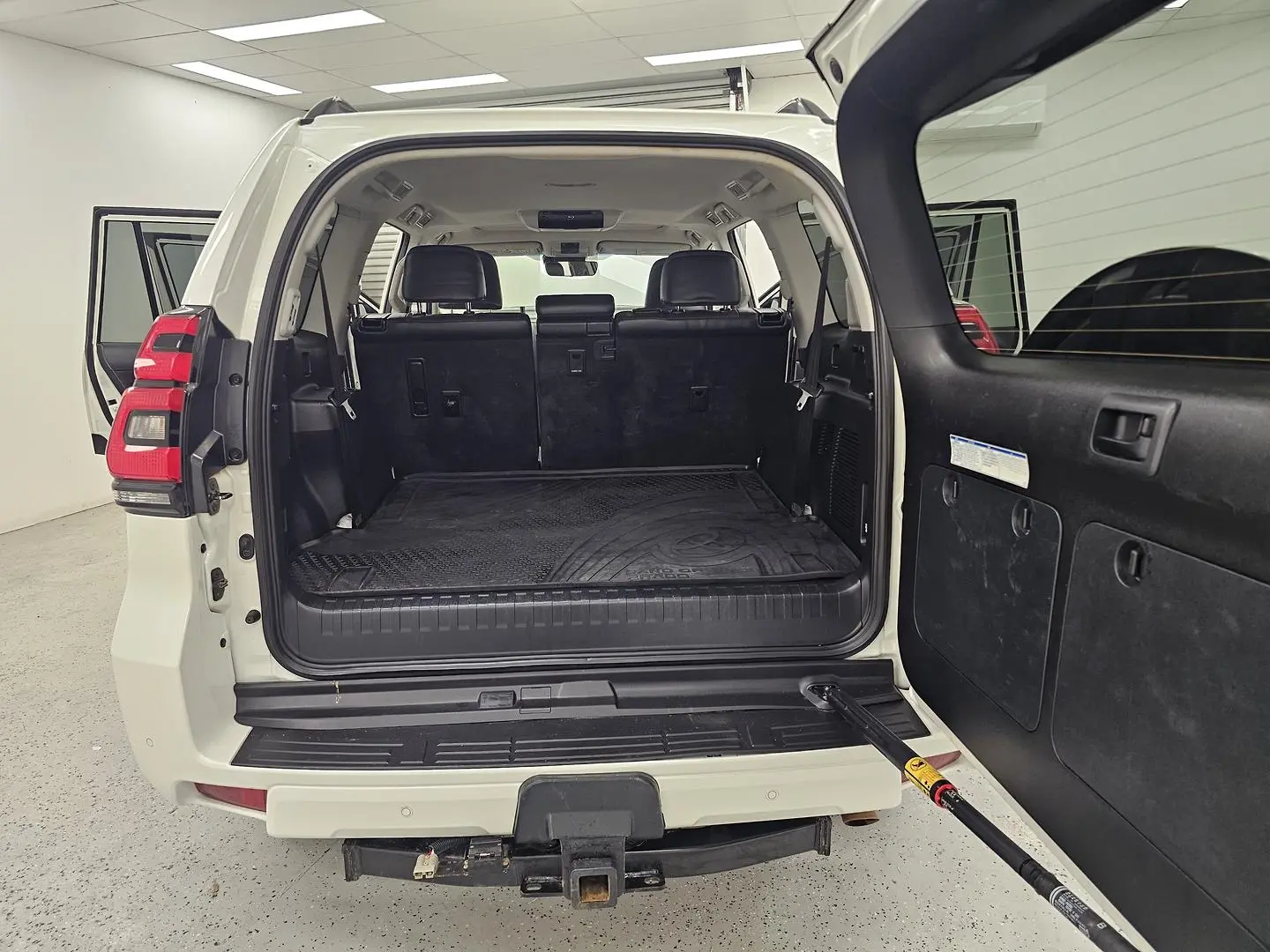 2023 Toyota Landcruiser Prado Gallery Image 17