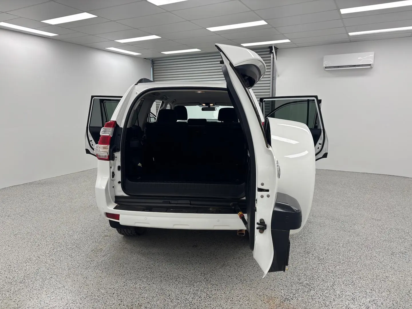 2016 Toyota Landcruiser Prado Gallery Image 11