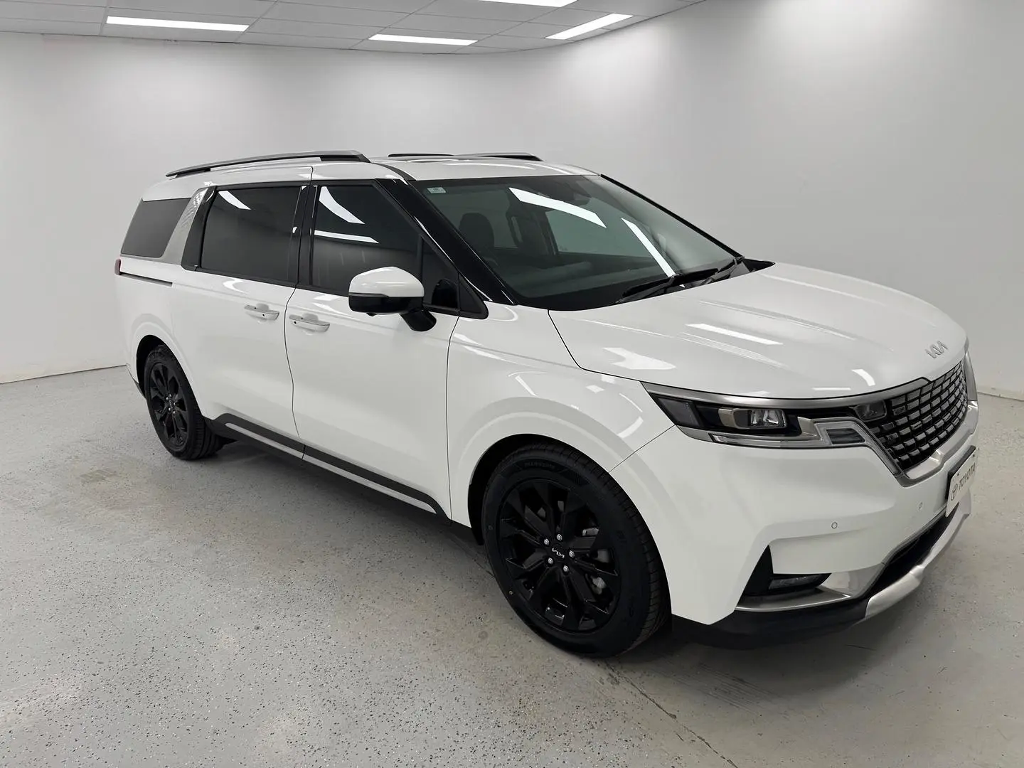 2023 Kia Carnival Gallery Image 2