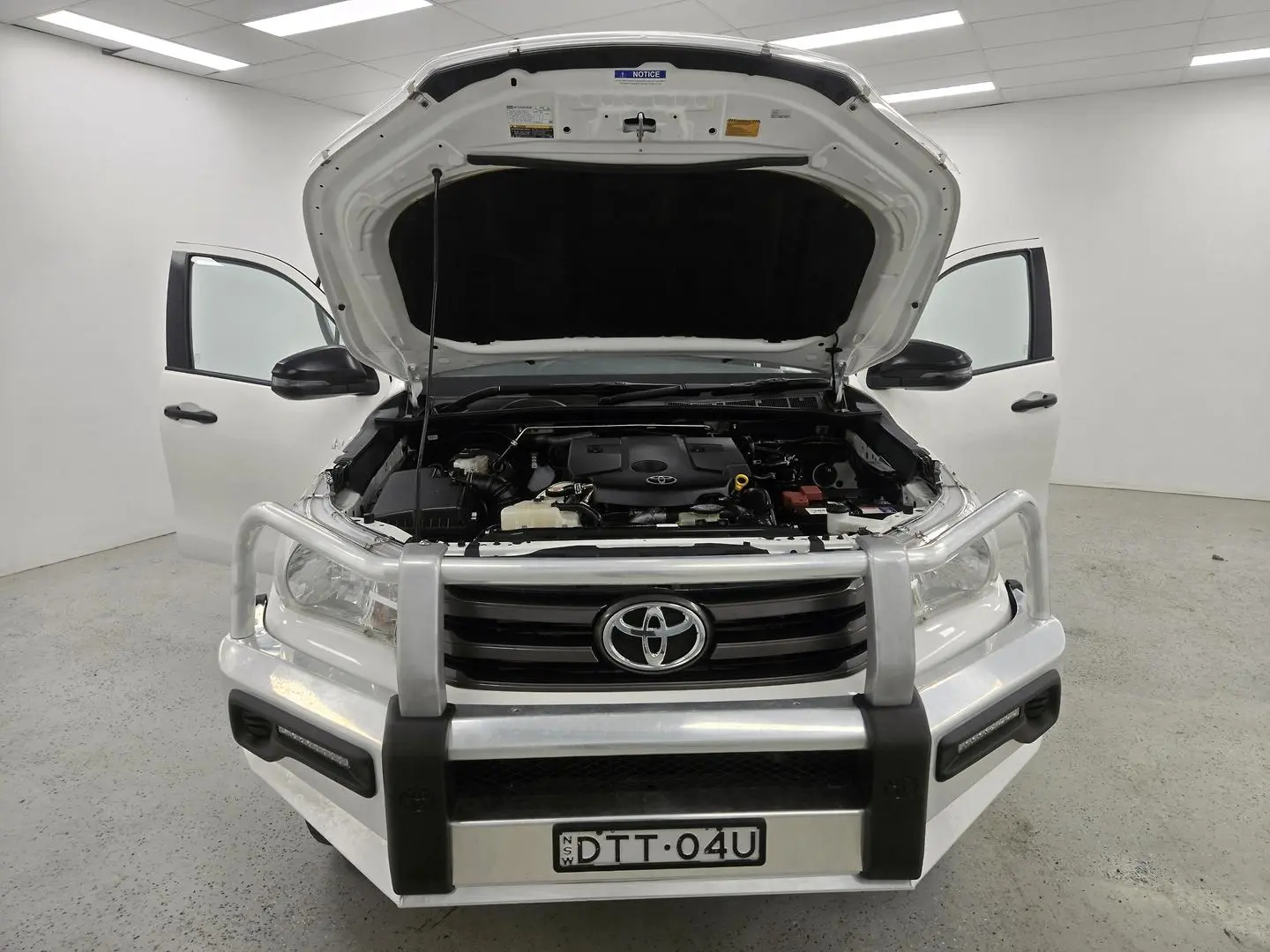 2017 Toyota Hilux Gallery Image 14