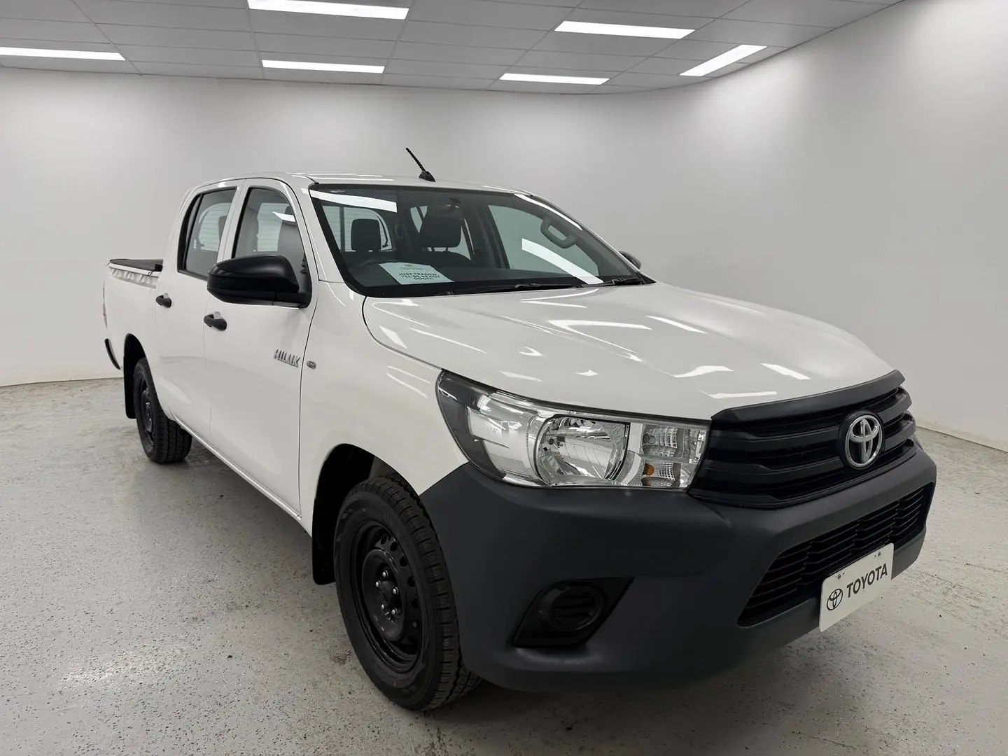 2017 Toyota Hilux Gallery Image 1