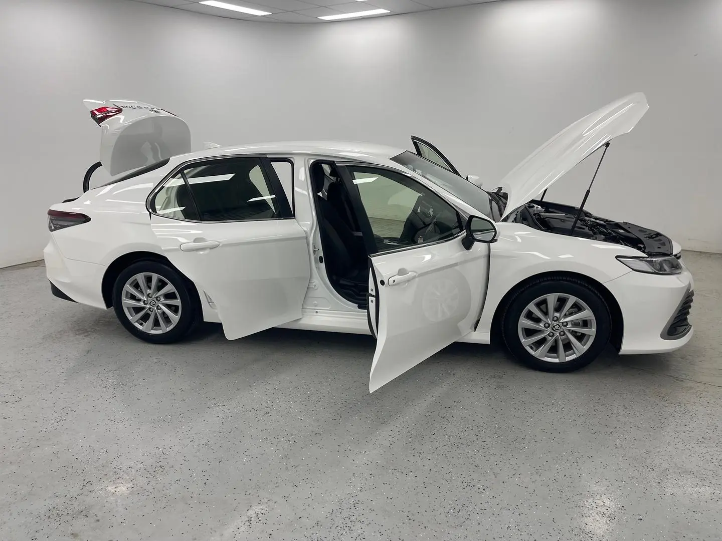 2024 Toyota Camry Gallery Image 8