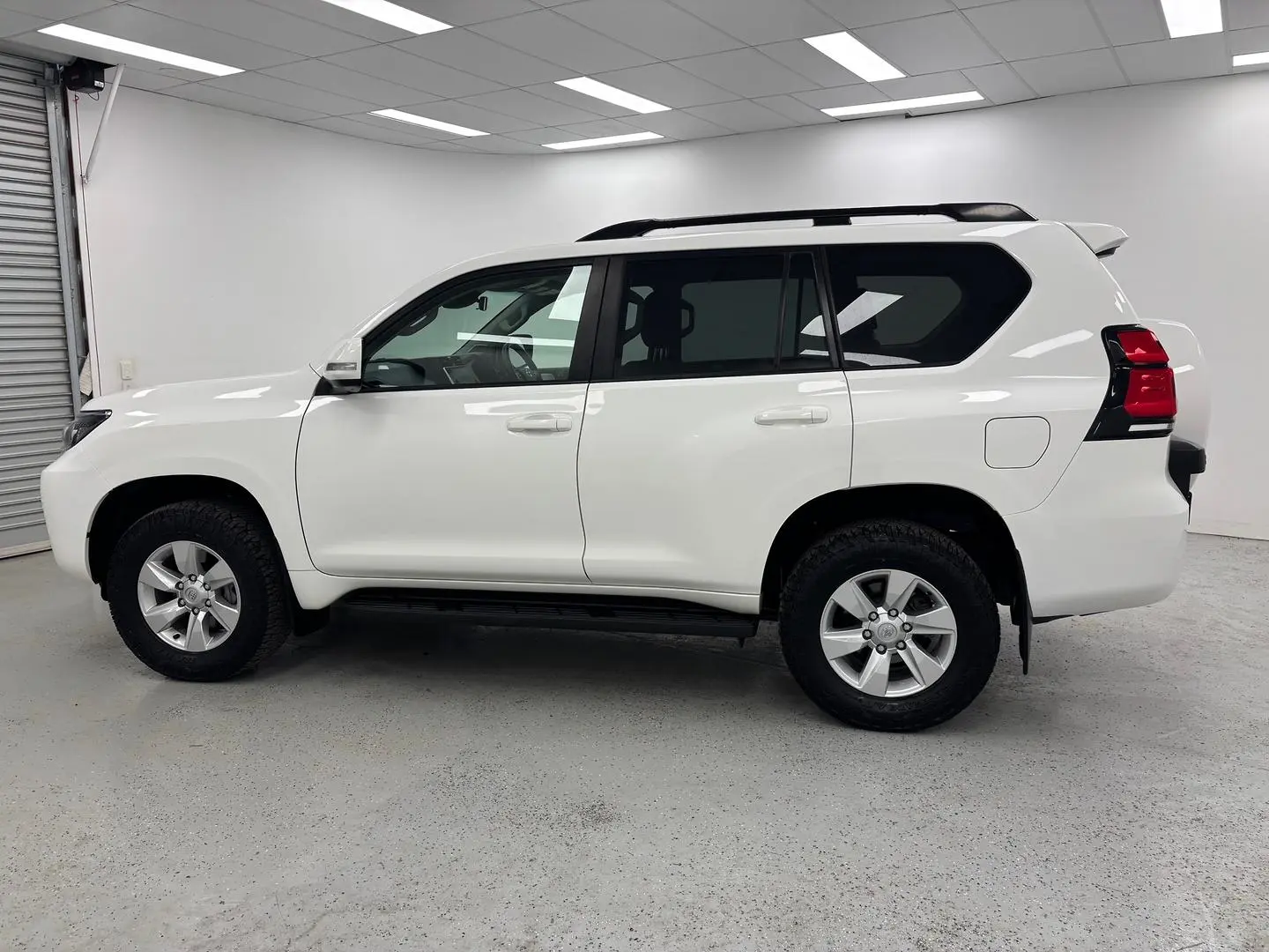 2023 Toyota Landcruiser Prado Gallery Image 6