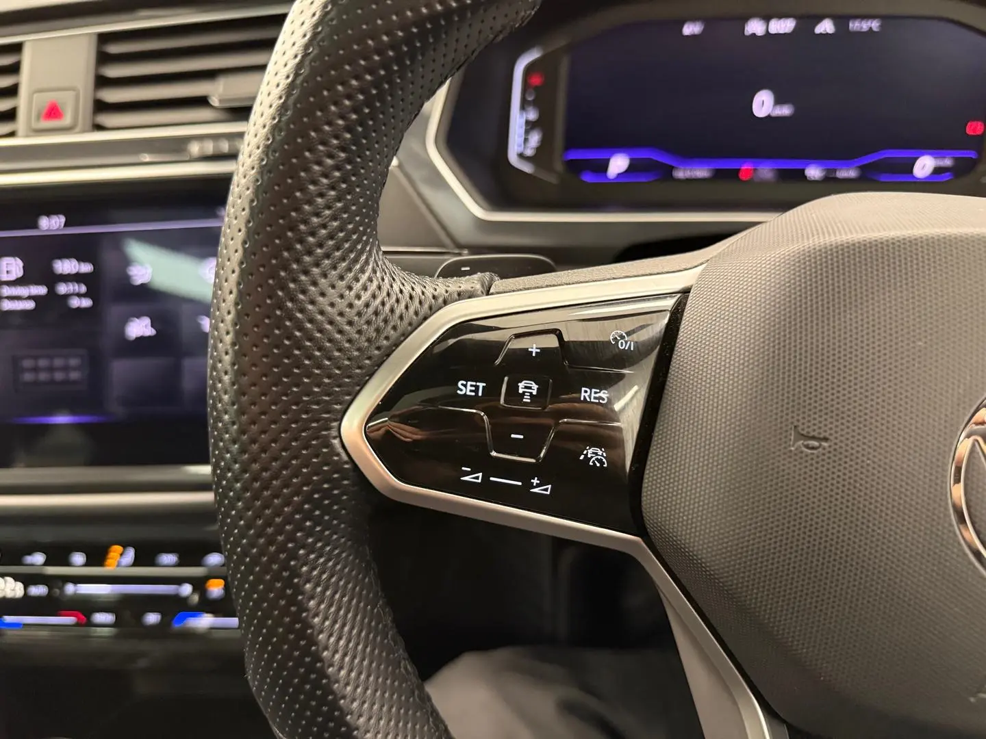 2021 Volkswagen Tiguan Gallery Image 30