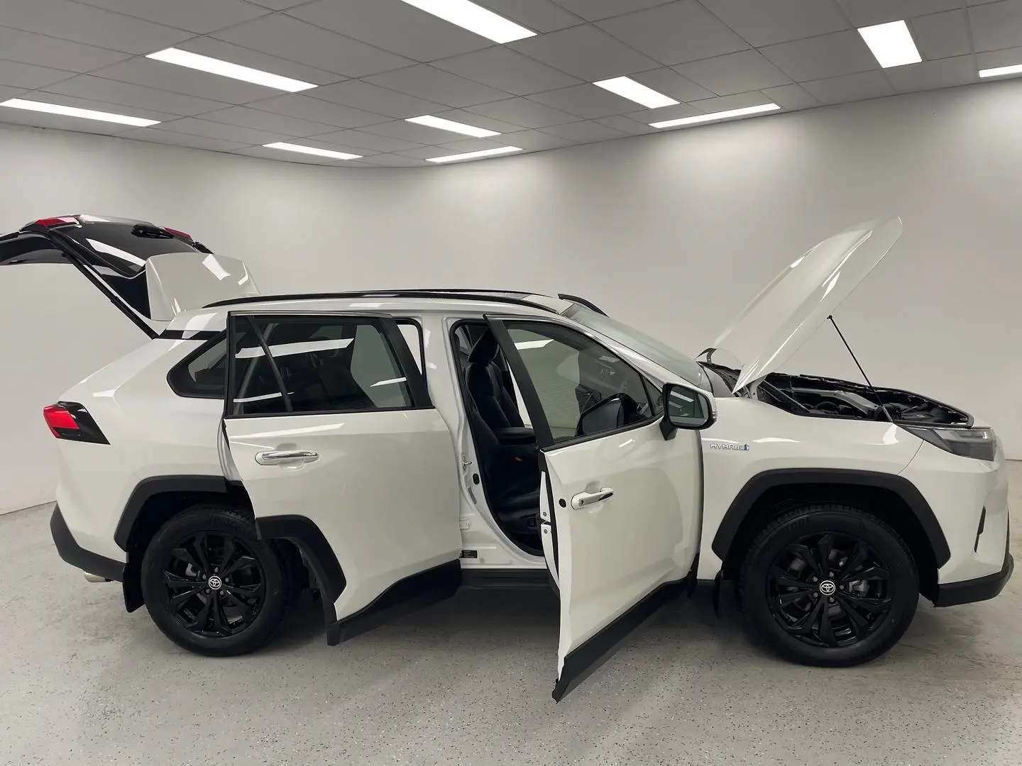 2022 Toyota RAV4 Gallery Image 9