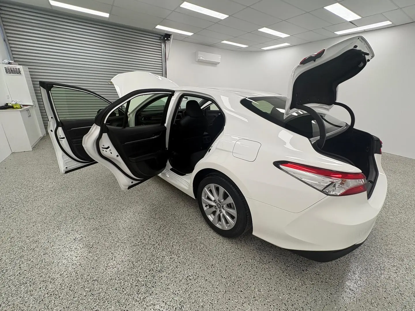 2019 Toyota Camry Gallery Image 13