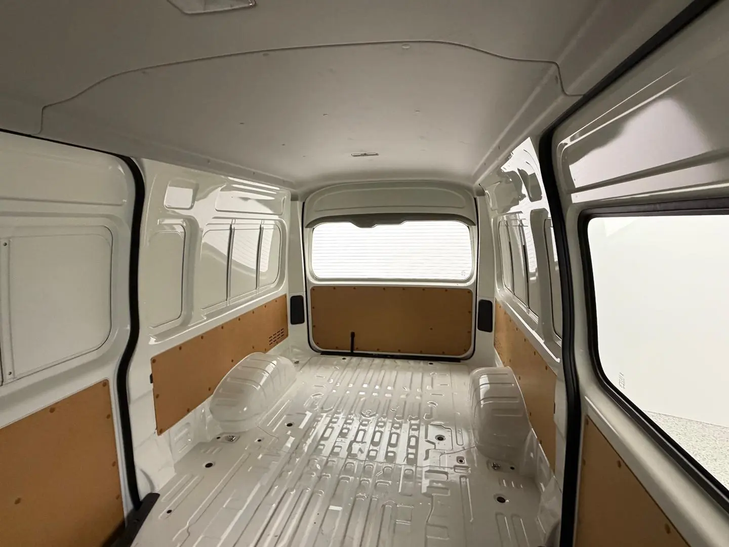 2025 Toyota Hiace Gallery Image 29