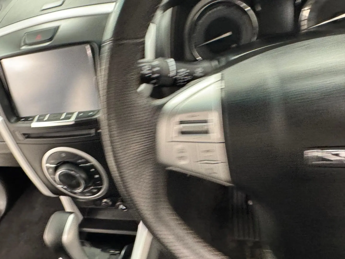 2018 Isuzu MU-X Gallery Image 15