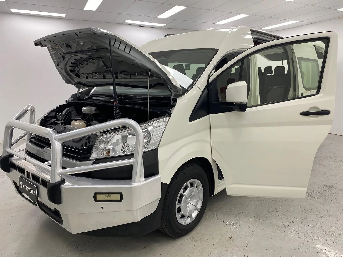 2021 Toyota Hiace Gallery Image 14