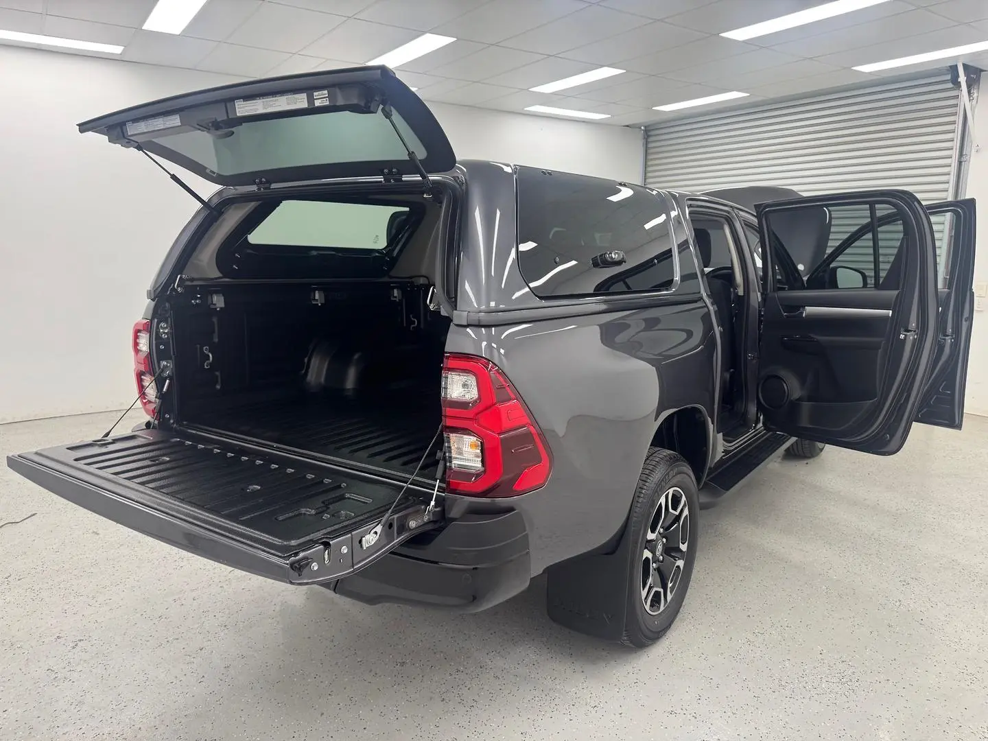 2025 Toyota Hilux Gallery Image 9