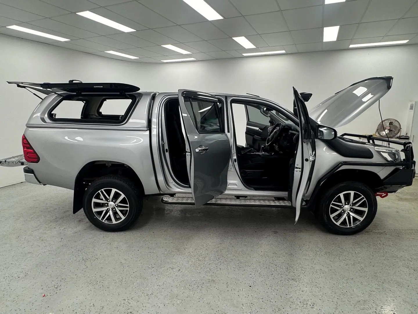 2018 Toyota Hilux Gallery Image 8