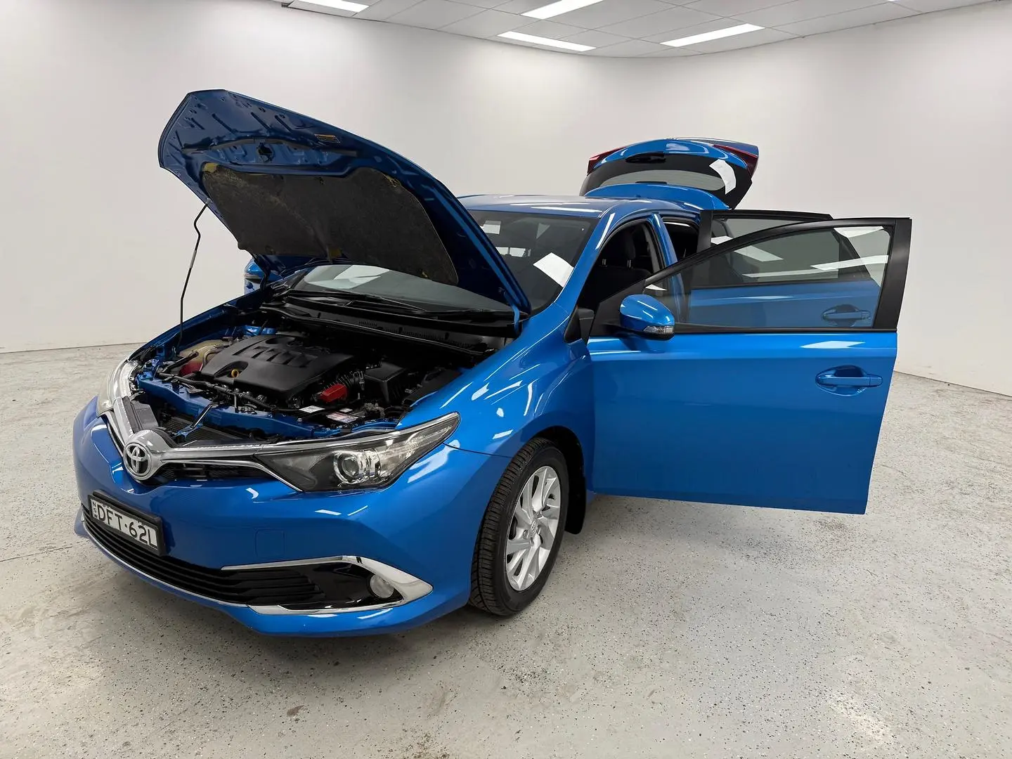 2016 Toyota Corolla Gallery Image 8