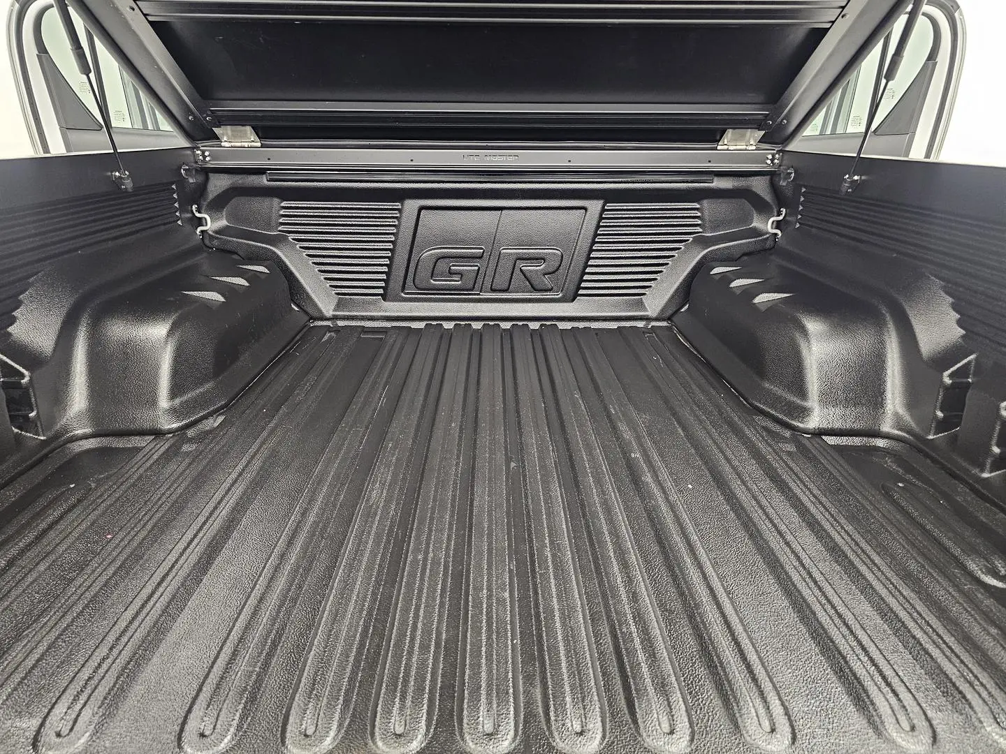 2025 Toyota Hilux Gallery Image 18