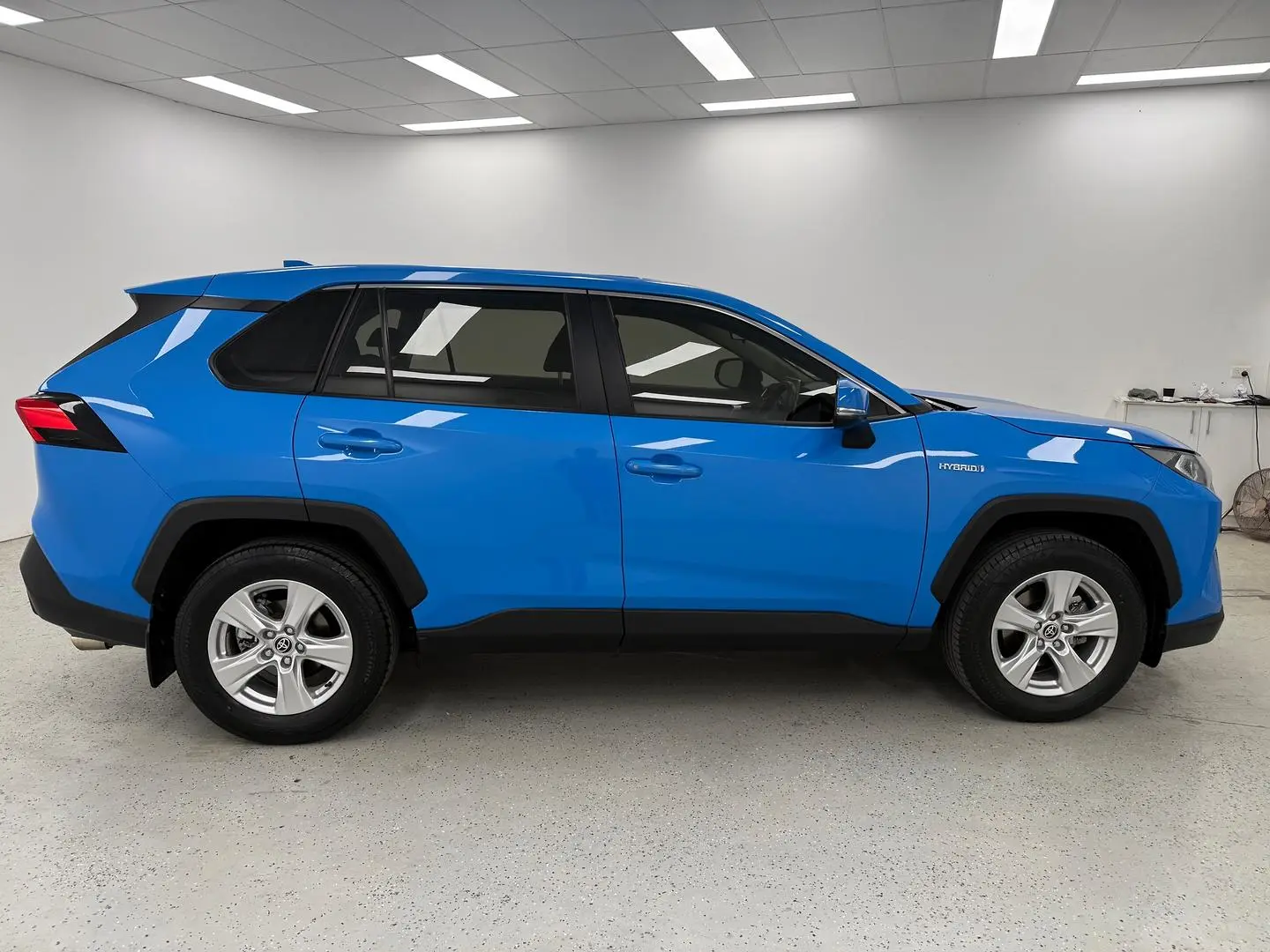 2021 Toyota RAV4 Gallery Image 2