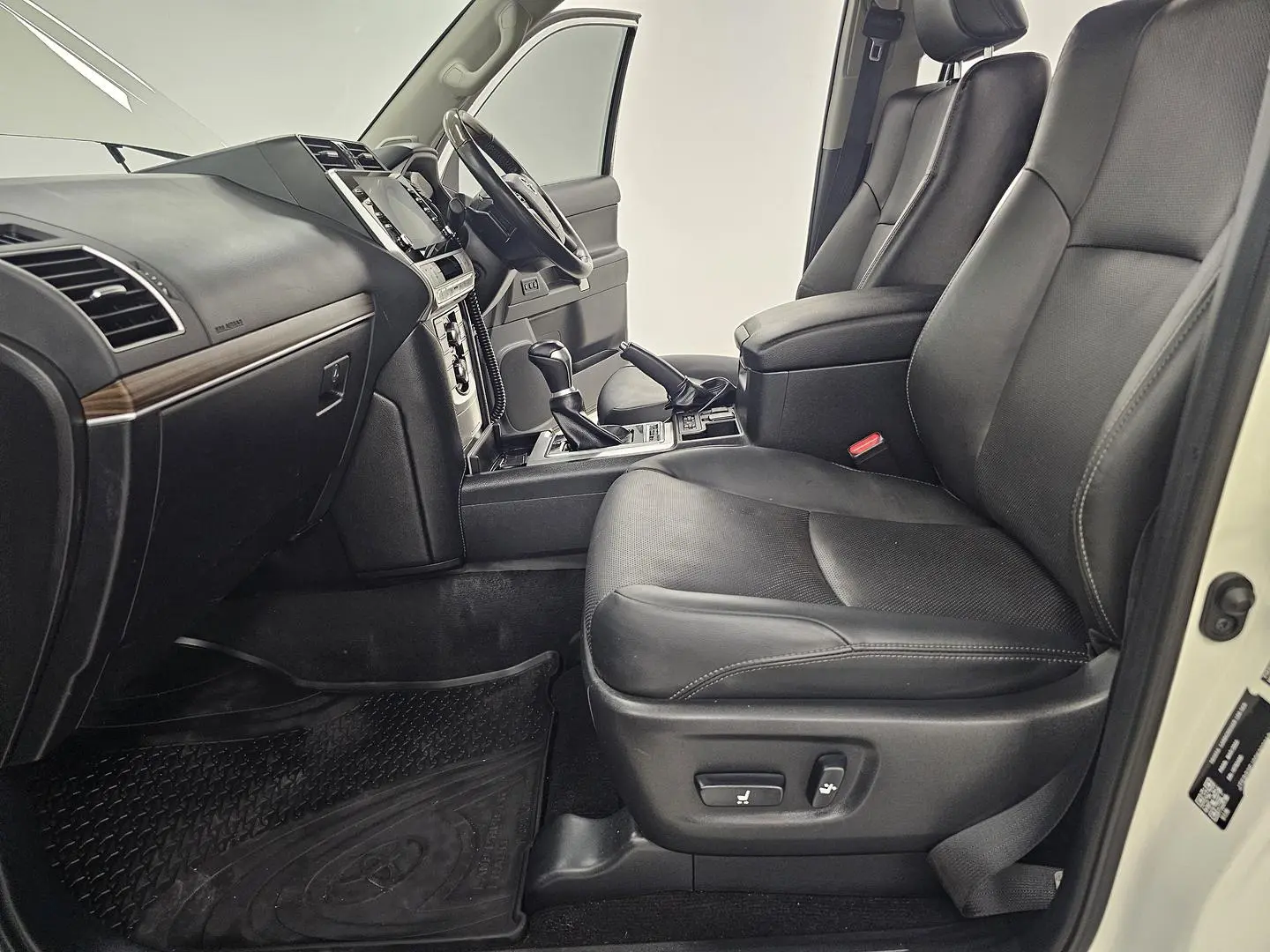 2023 Toyota Landcruiser Prado Gallery Image 12