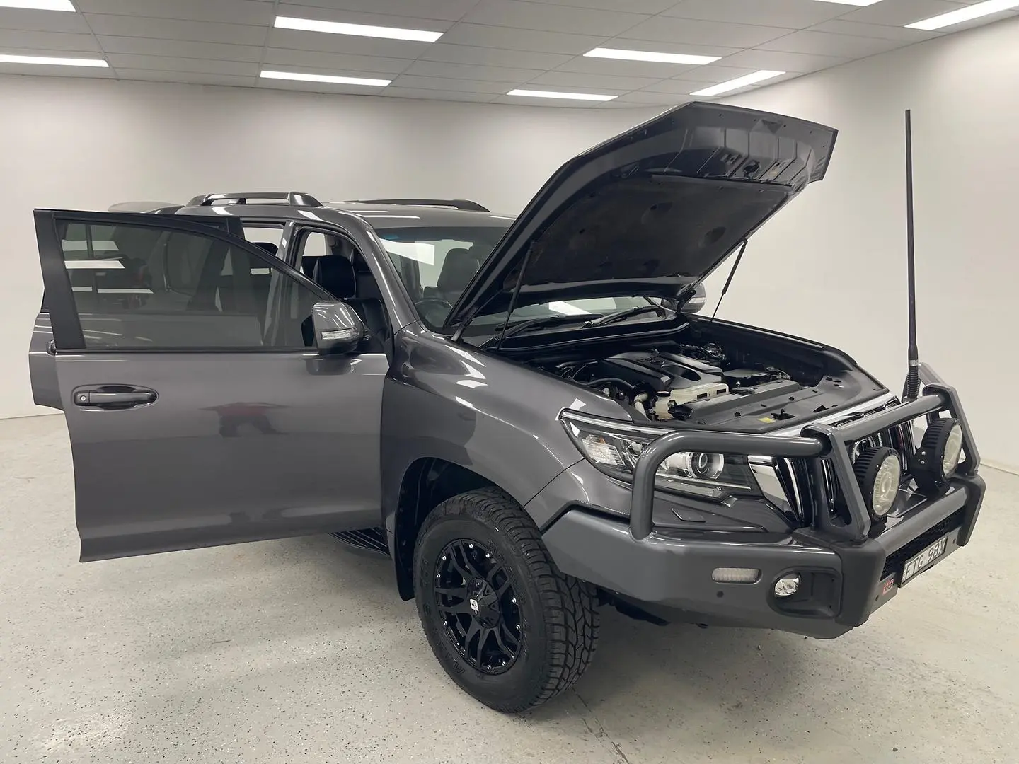 2021 Toyota Landcruiser Prado Gallery Image 8