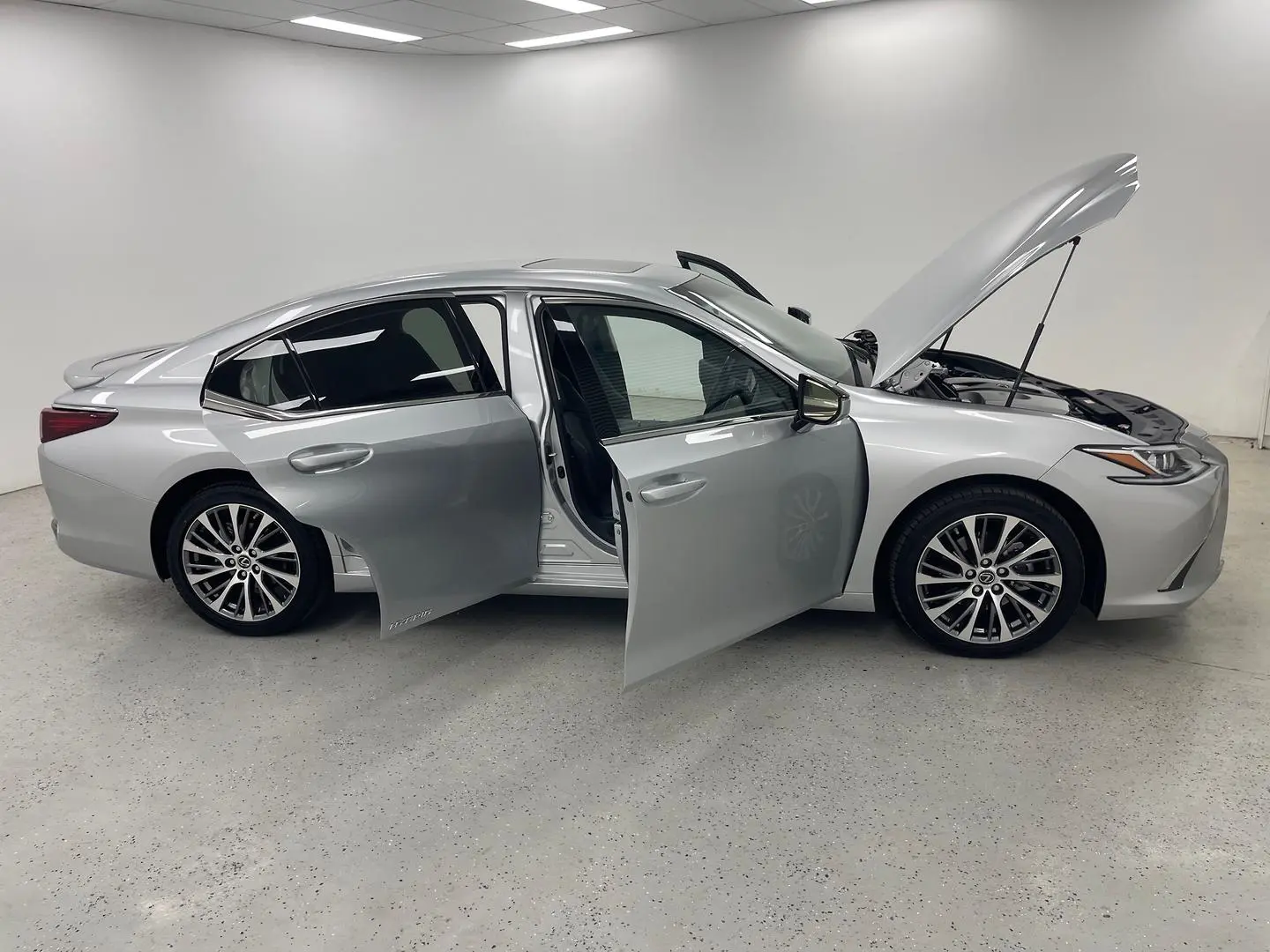 2021 Lexus ES Gallery Image 8