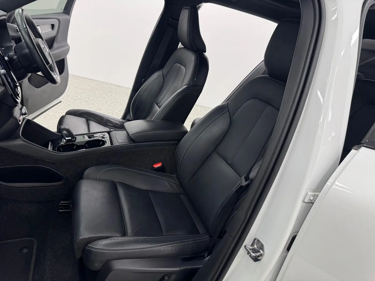 2020 Volvo XC40 Gallery Image 30