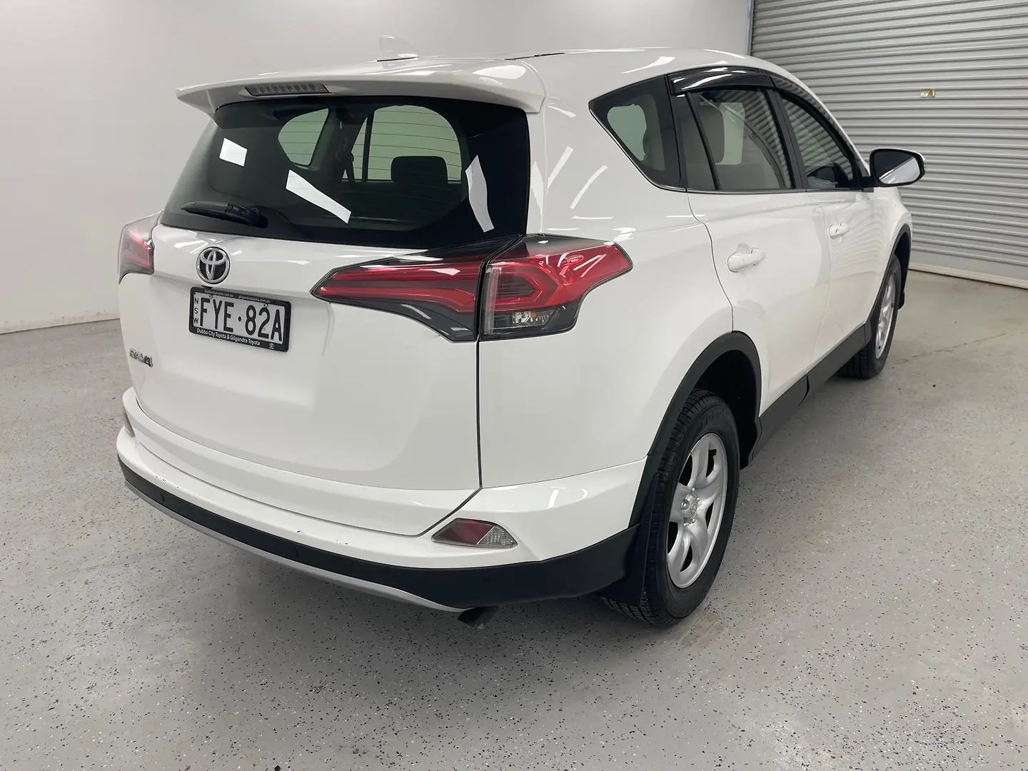 2018 Toyota RAV4 Gallery Image 3