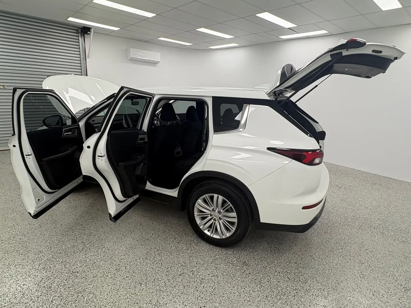 2022 Mitsubishi Outlander Gallery Image 13