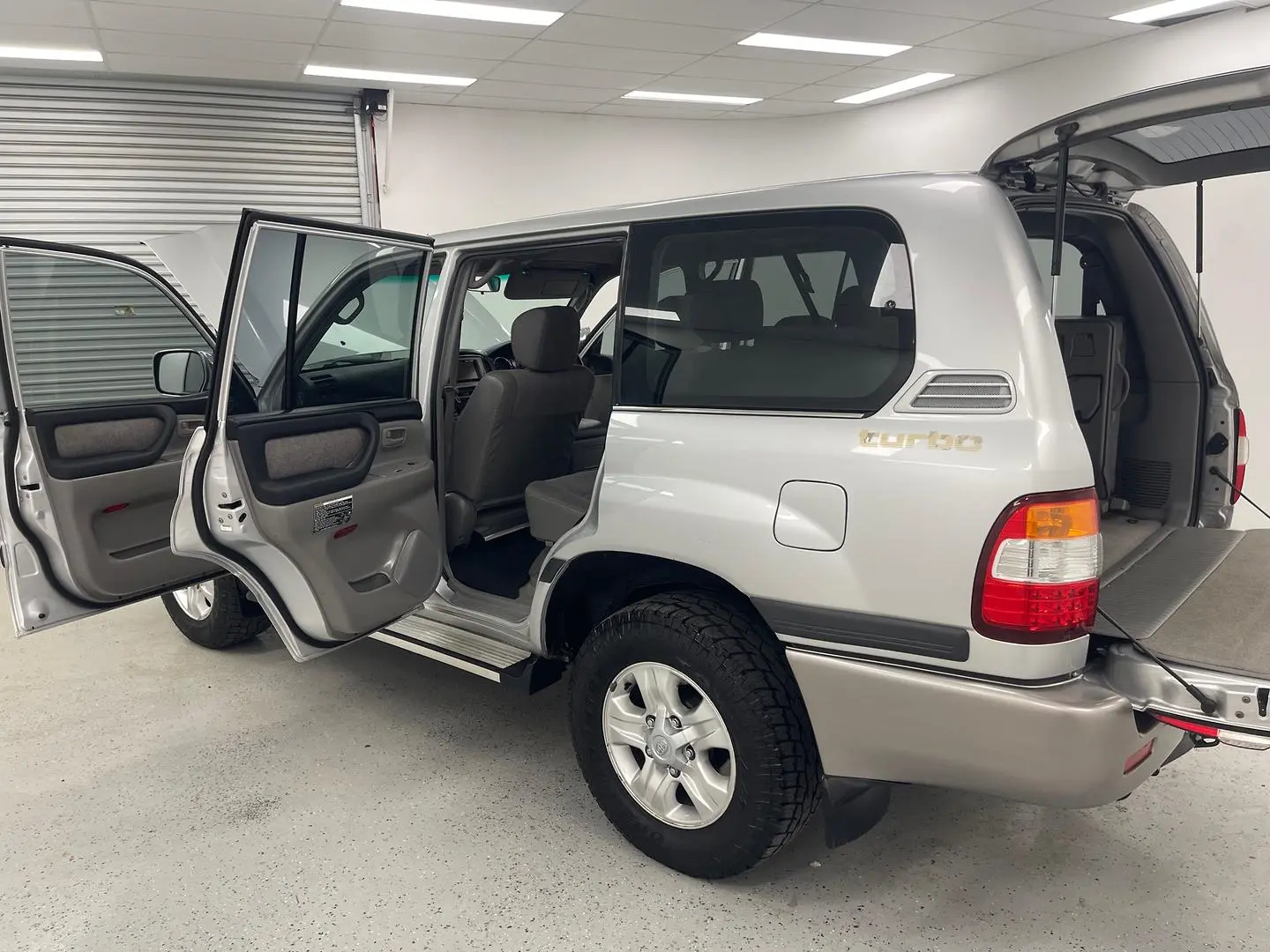 2006 Toyota Landcruiser Gallery Image 12
