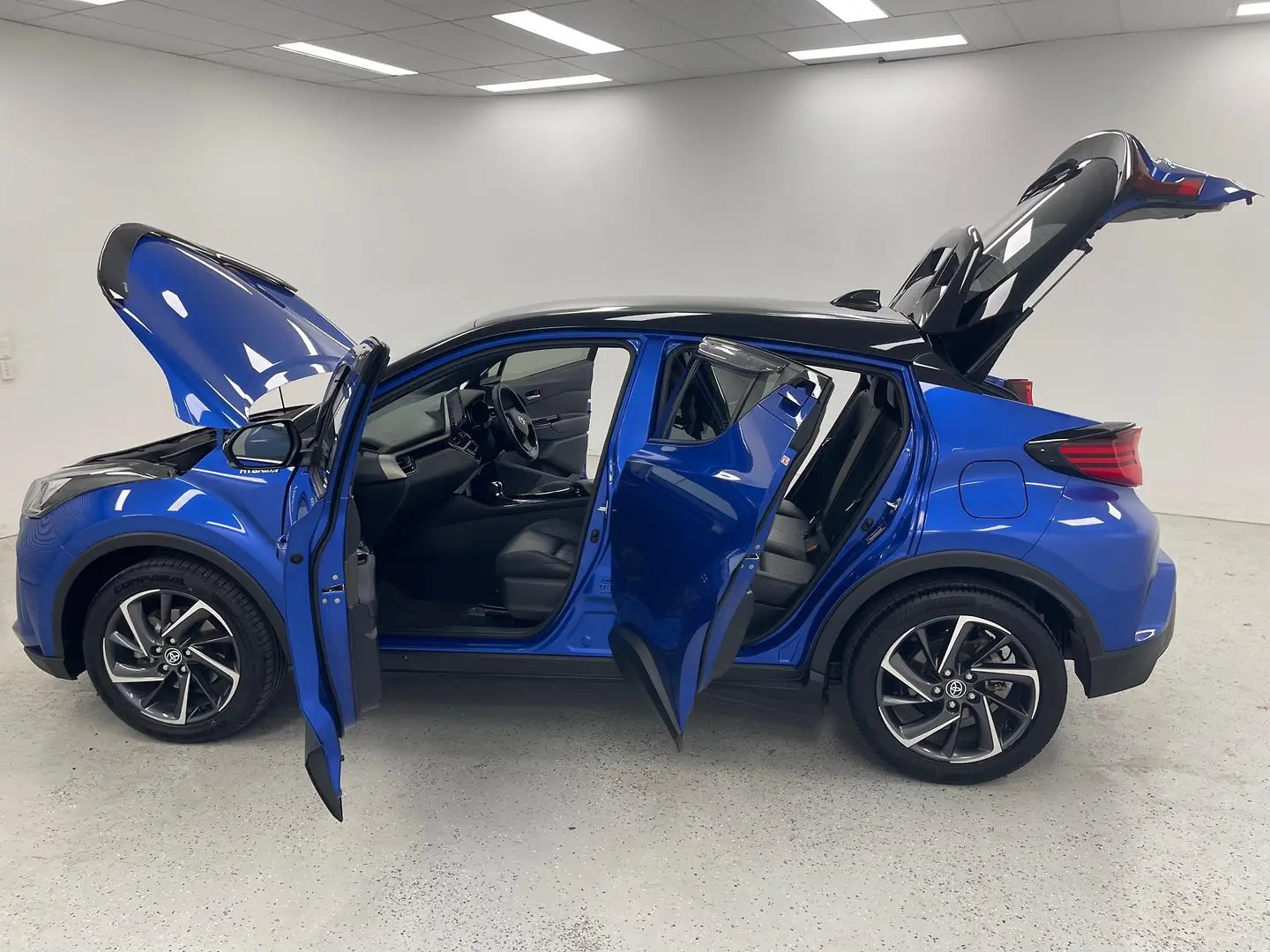 2021 Toyota C-HR Gallery Image 12