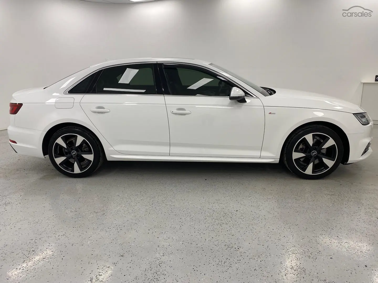 2018 Audi A4 Image 2