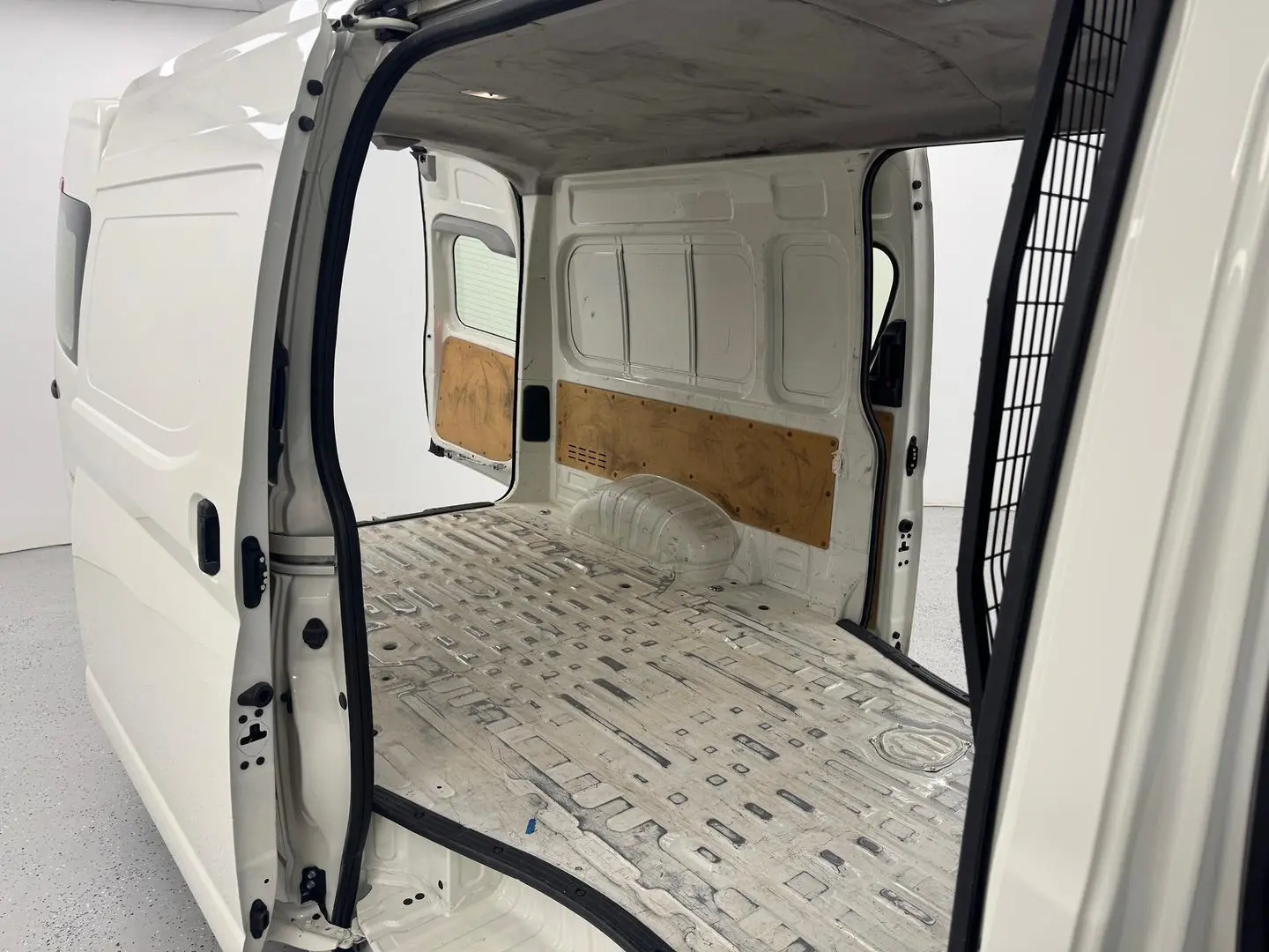 2023 Toyota Hiace Gallery Image 26