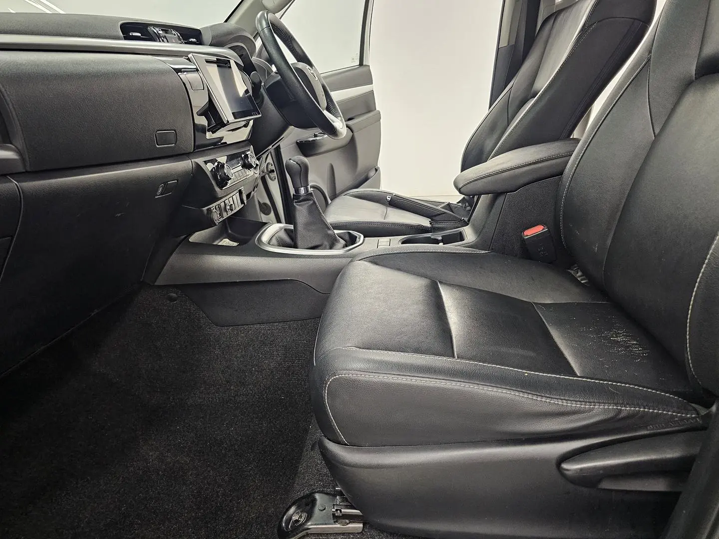 2017 Toyota Hilux Gallery Image 12