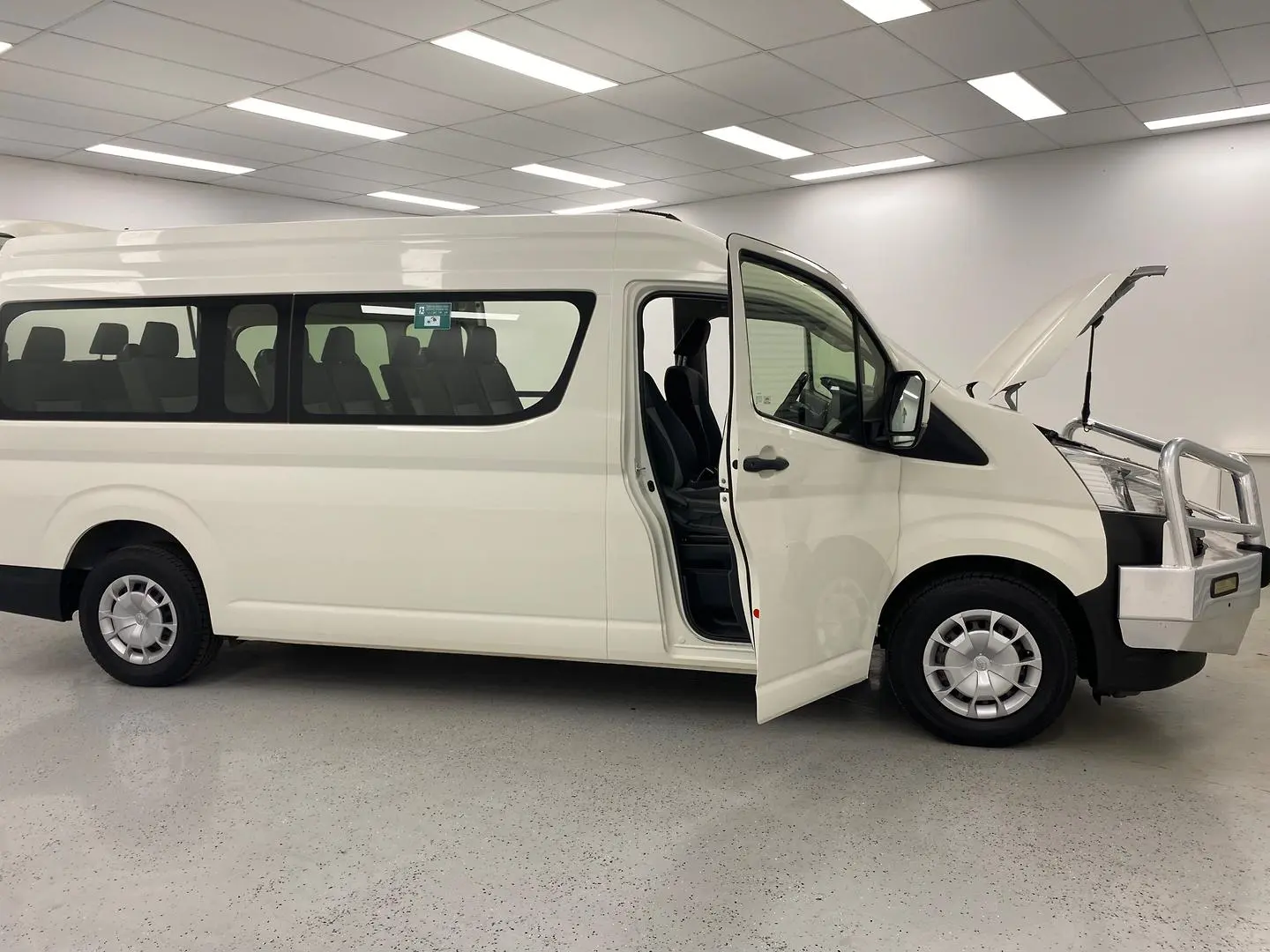 2021 Toyota Hiace Gallery Image 9