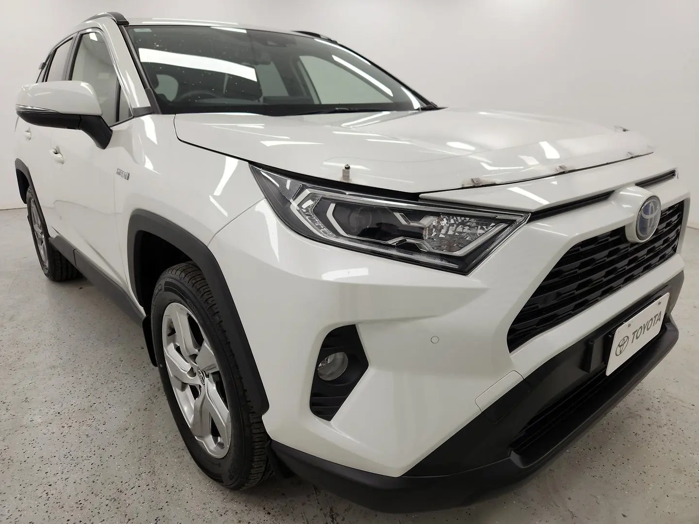2019 Toyota RAV4 Gallery Image 1