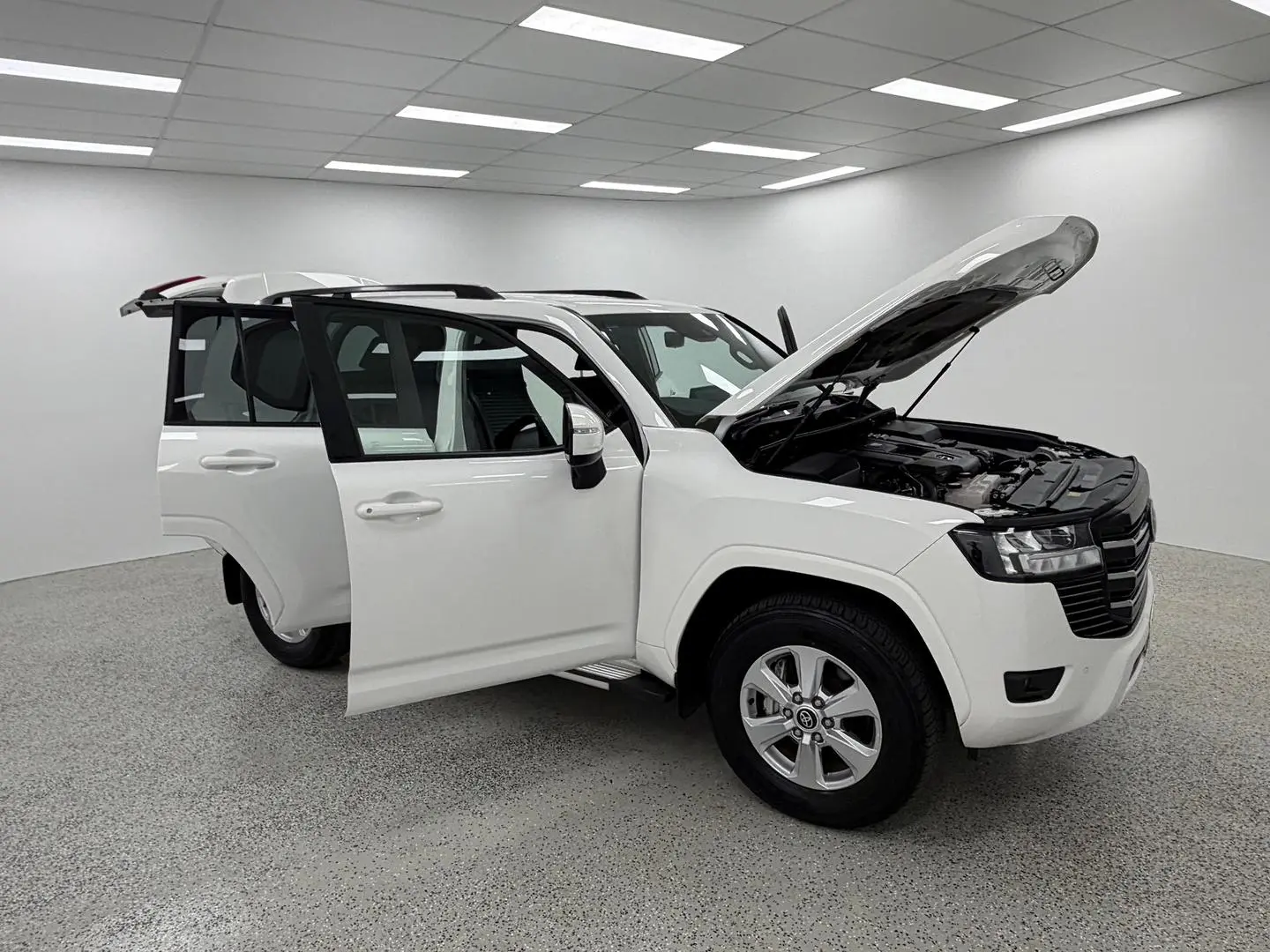 2024 Toyota Landcruiser Gallery Image 8