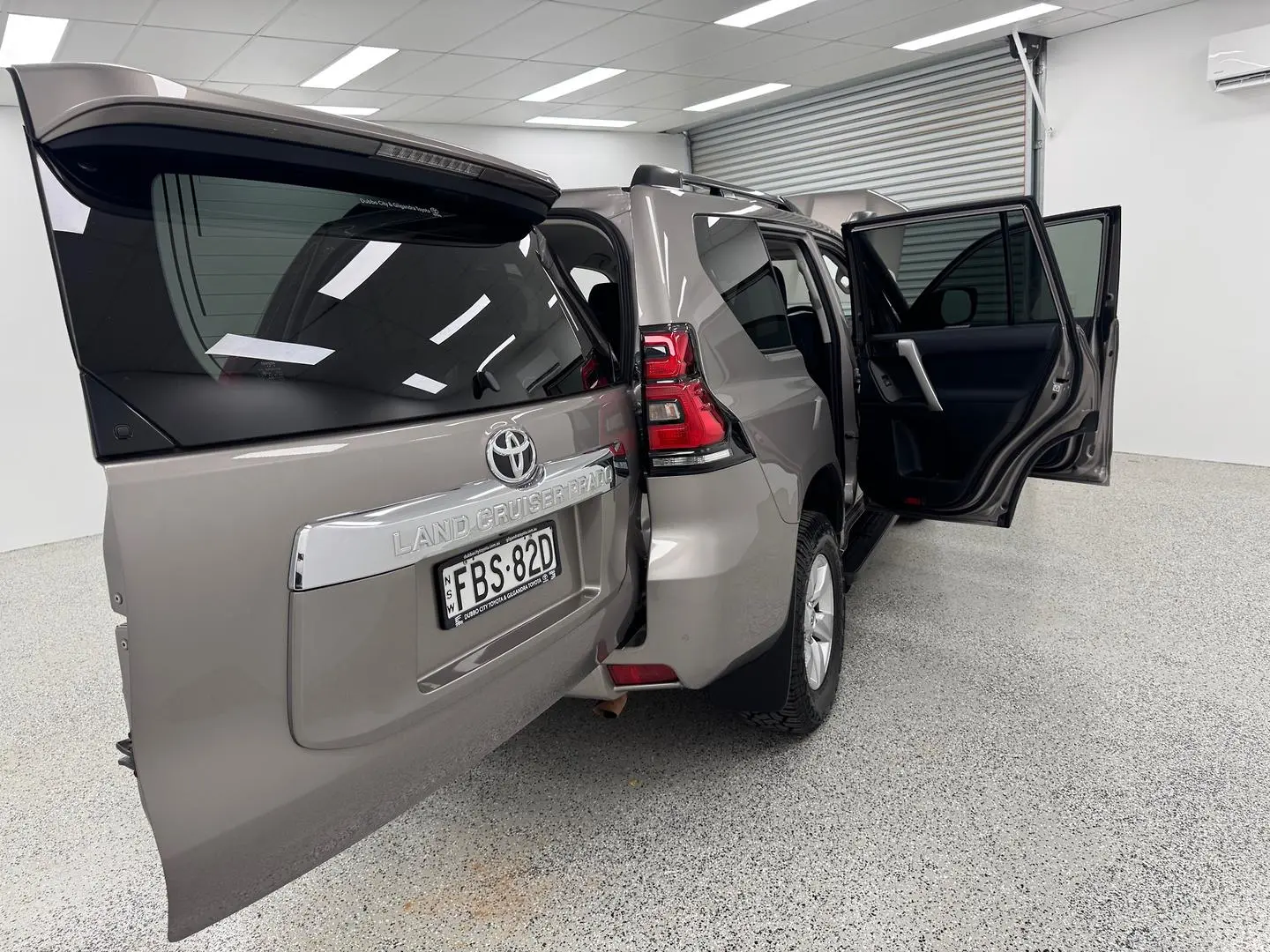 2023 Toyota Landcruiser Prado Gallery Image 9