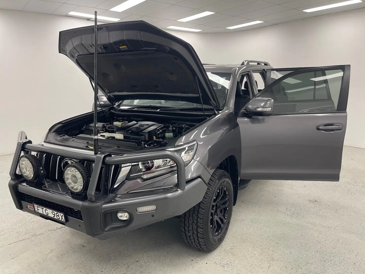 2021 Toyota Landcruiser Prado Gallery Image 13