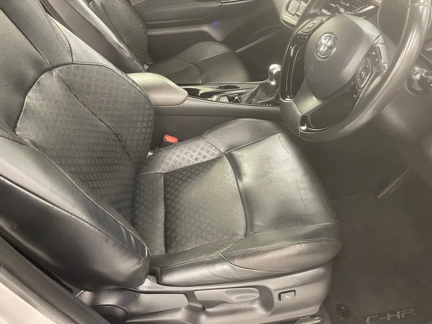 2020 Toyota C-HR Gallery Image 21