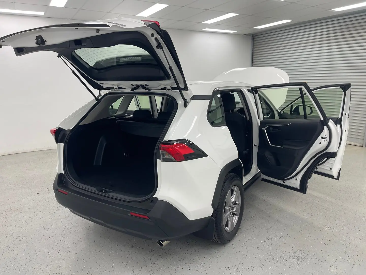 2024 Toyota RAV4 Gallery Image 10