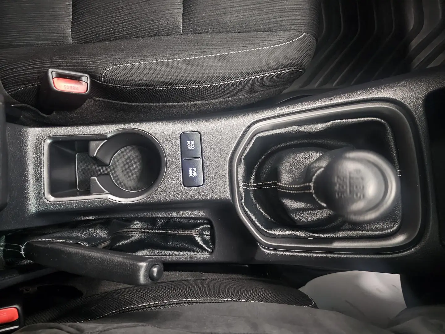 2018 Toyota Hilux Gallery Image 35